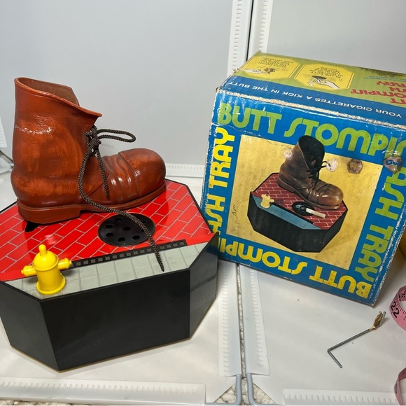 Vintage Butt Stompin' Ash Tray Poynter c.1977 Cowboy Boot Novelty. Not Working - Picture 1 of 7